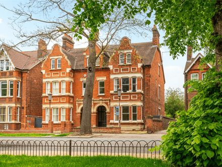 A Victorian bay fronted eight bedroom semi detached property with panoramic views of Bedford’s riverside Embankment. 