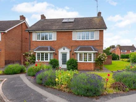 40 Shepperton Close, MK19 7HR
