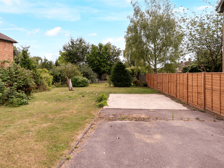 Plot of land For sale. Planning permision for 3 bed house. Walking distance to the town and station. 